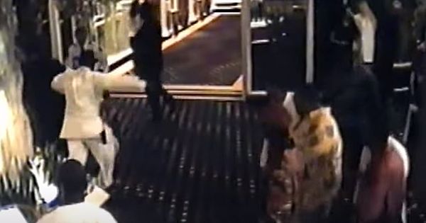 Vídeo mostra briga do rapper Tupac Shakur horas antes de ser assassinado