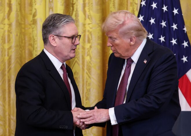 Trump ameaça Reino Unido com 'grande tarifa' por imposto sobre big techs americanas, diz jornal