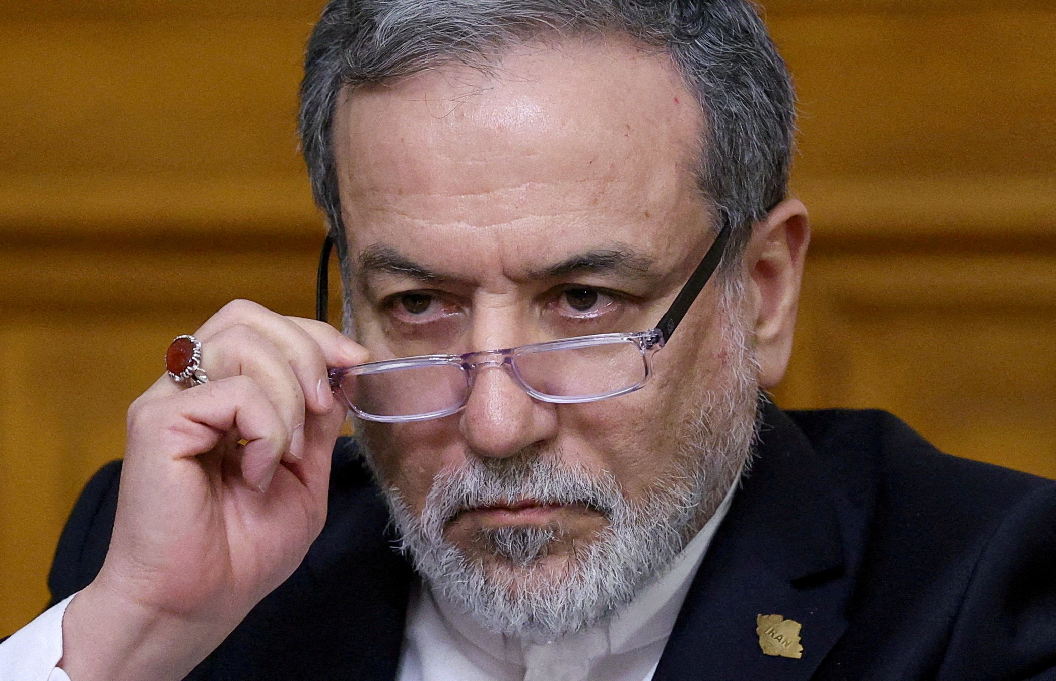 Irã suspende exportação de aço, e Aramco, gigante do petróleo, mantém interrupção de venda de gás até fim de maio