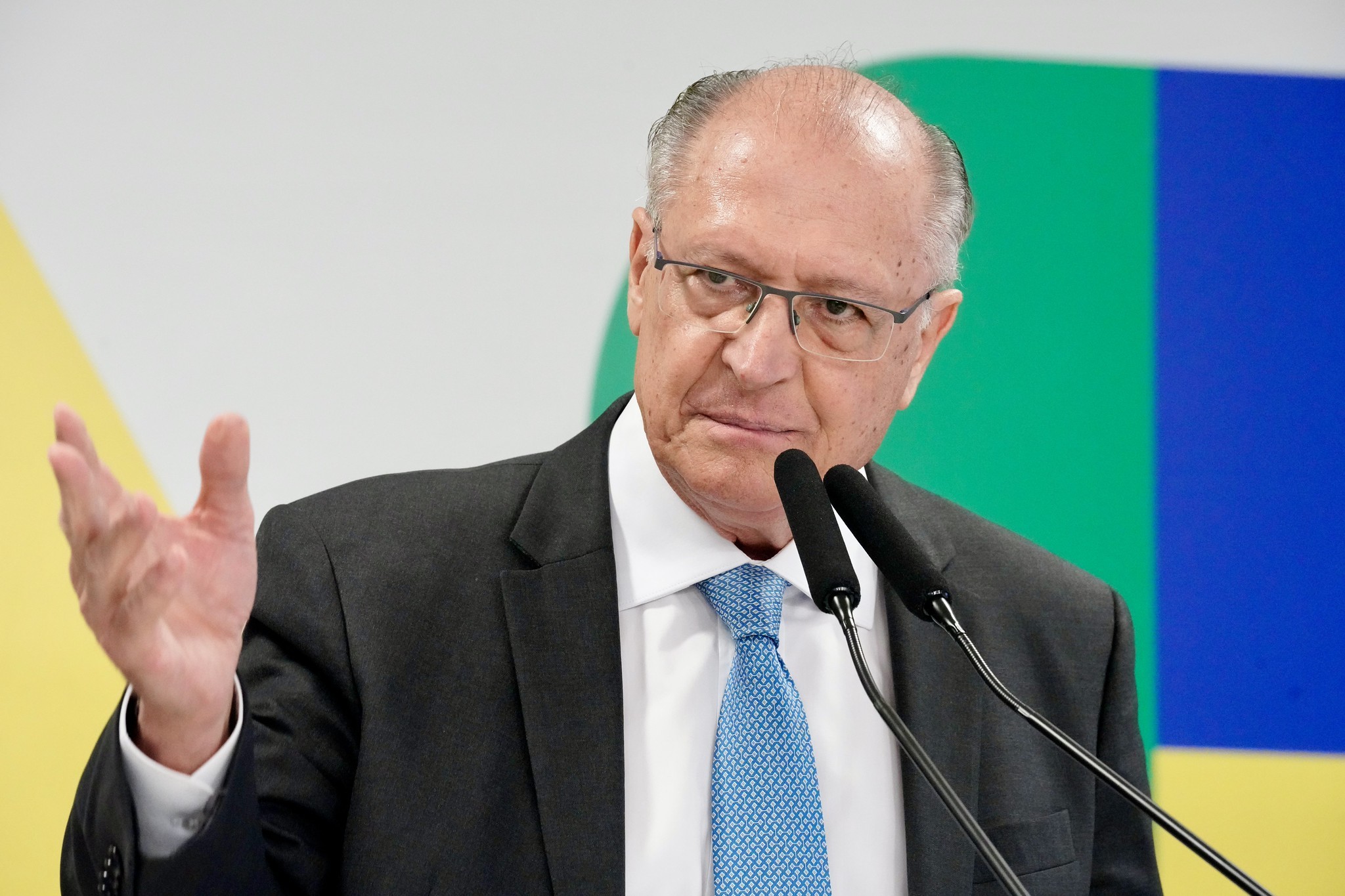 Alckmin diz que não é contra nem a favor da 'taxa das blusinhas' e afirma que apoiará decisão de Lula