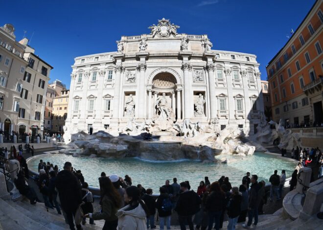 Roma começa a cobrar taxa de turistas para visitar a Fontana di Trevi