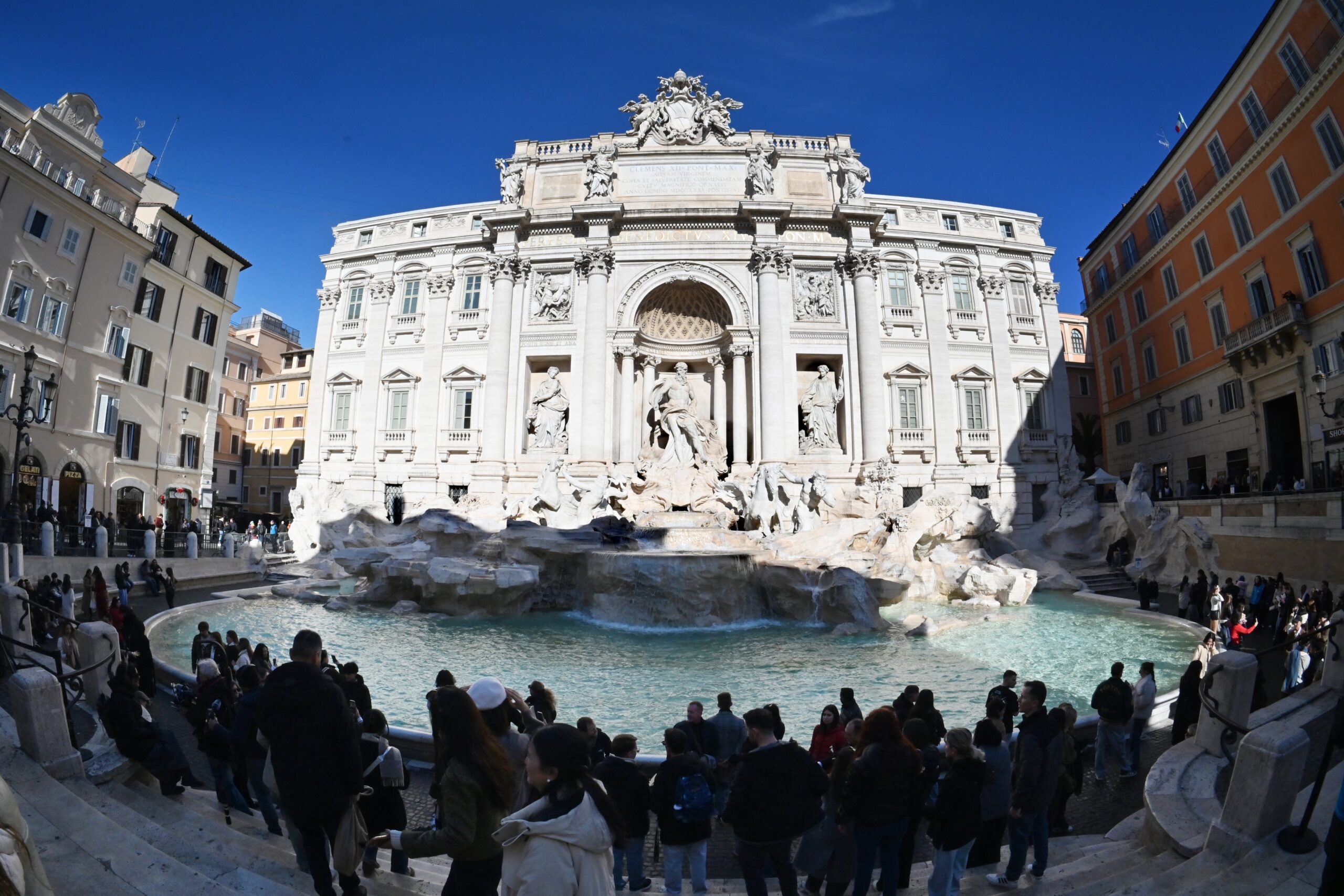 Roma começa a cobrar taxa de turistas para visitar a Fontana di Trevi