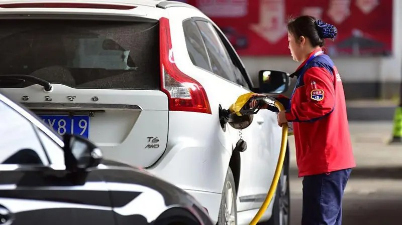 Como possível ação dos EUA no Irã elevou petróleo ao maior nível desde 2022