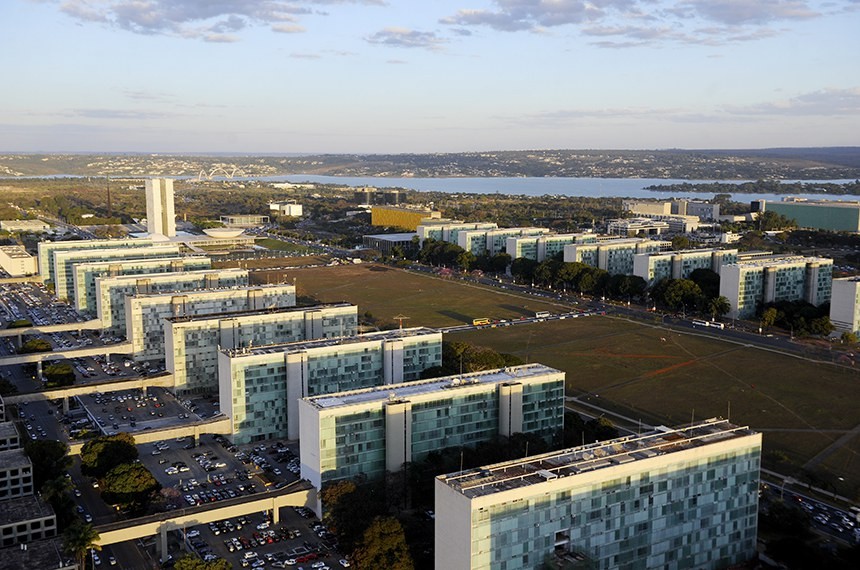 Déficit de R$ 80,7 bilhões das contas públicas em março leva dívida a 80% do PIB, maior nível em quase 5 anos