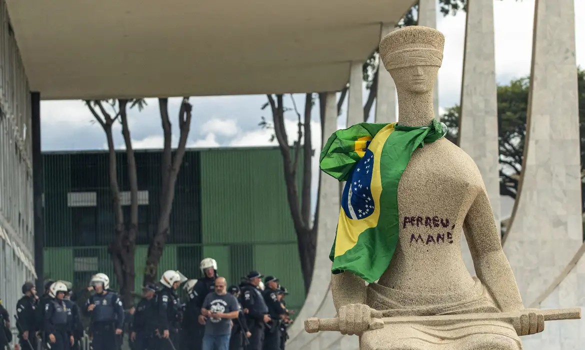 Além de 'Fátima de Tubarão', Moraes concede domiciliar a 17 idosos condenados pelo 8 de janeiro