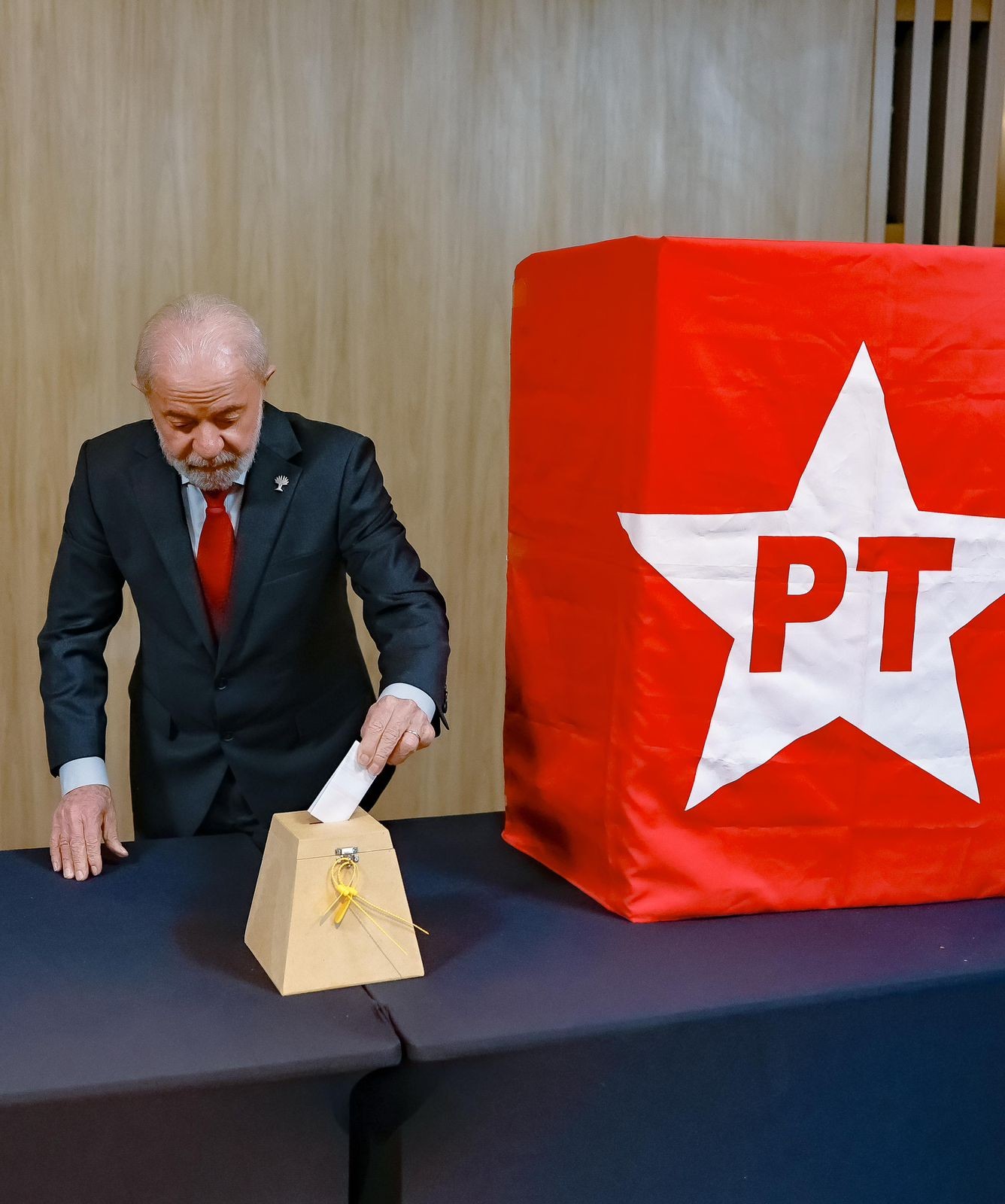 Em manifesto, PT prevê debate sobre reforma administrativa e do Judiciário