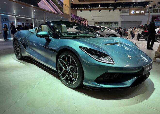 Salão de Pequim: marca de luxo da BYD mostra supercarro elétrico mais veloz que Ferrari; VÍDEO