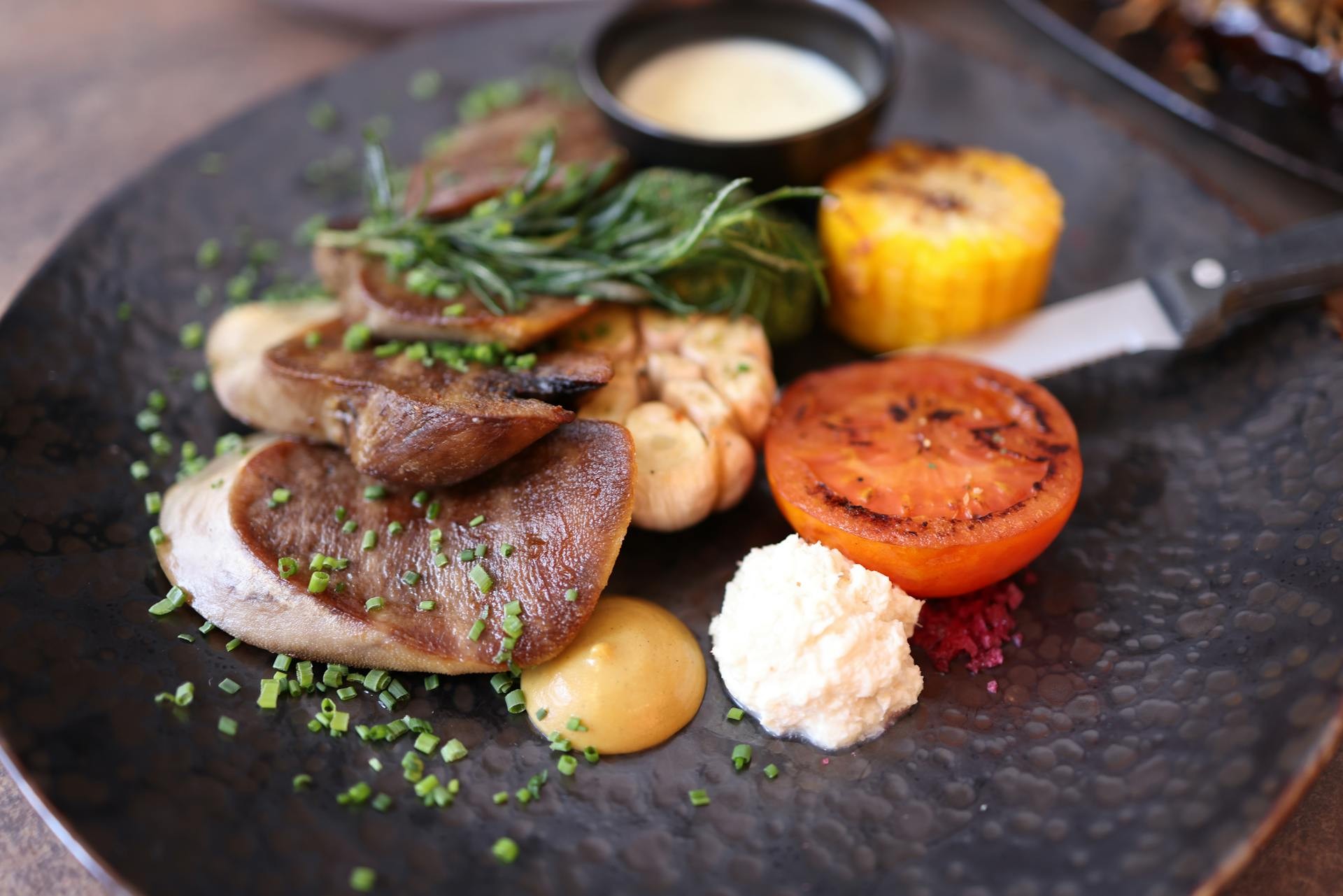 Produção e venda de foie gras podem passar a ser consideradas maus-tratos a animais no Brasil; entenda