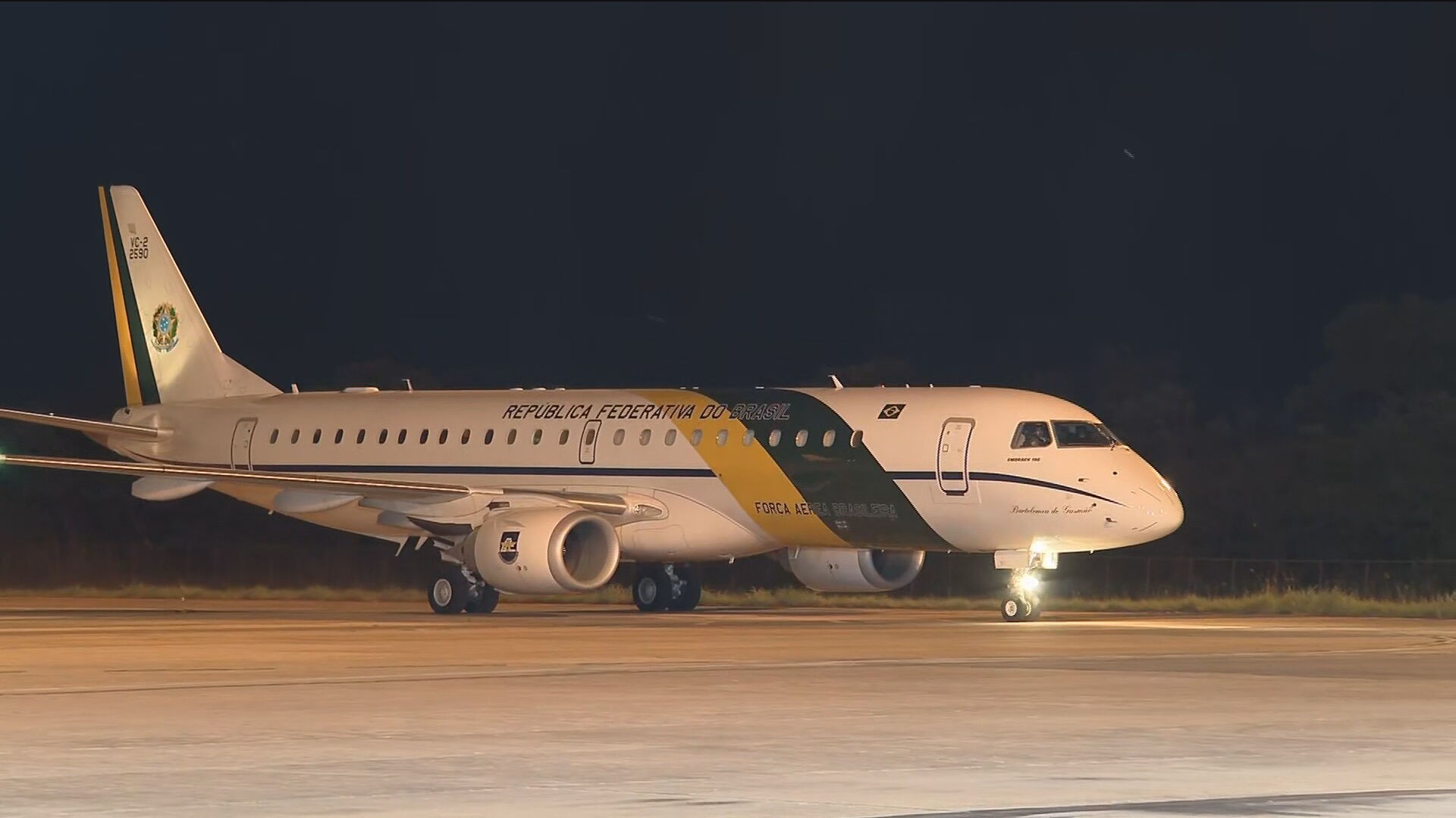 TCU determina que governo elabore plano para reformular regras do uso de aviões da FAB por autoridades