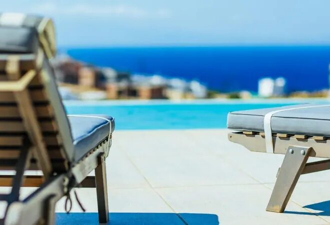 Turista ganha indenização após perder 'corrida por espreguiçadeiras' em hotel na Grécia