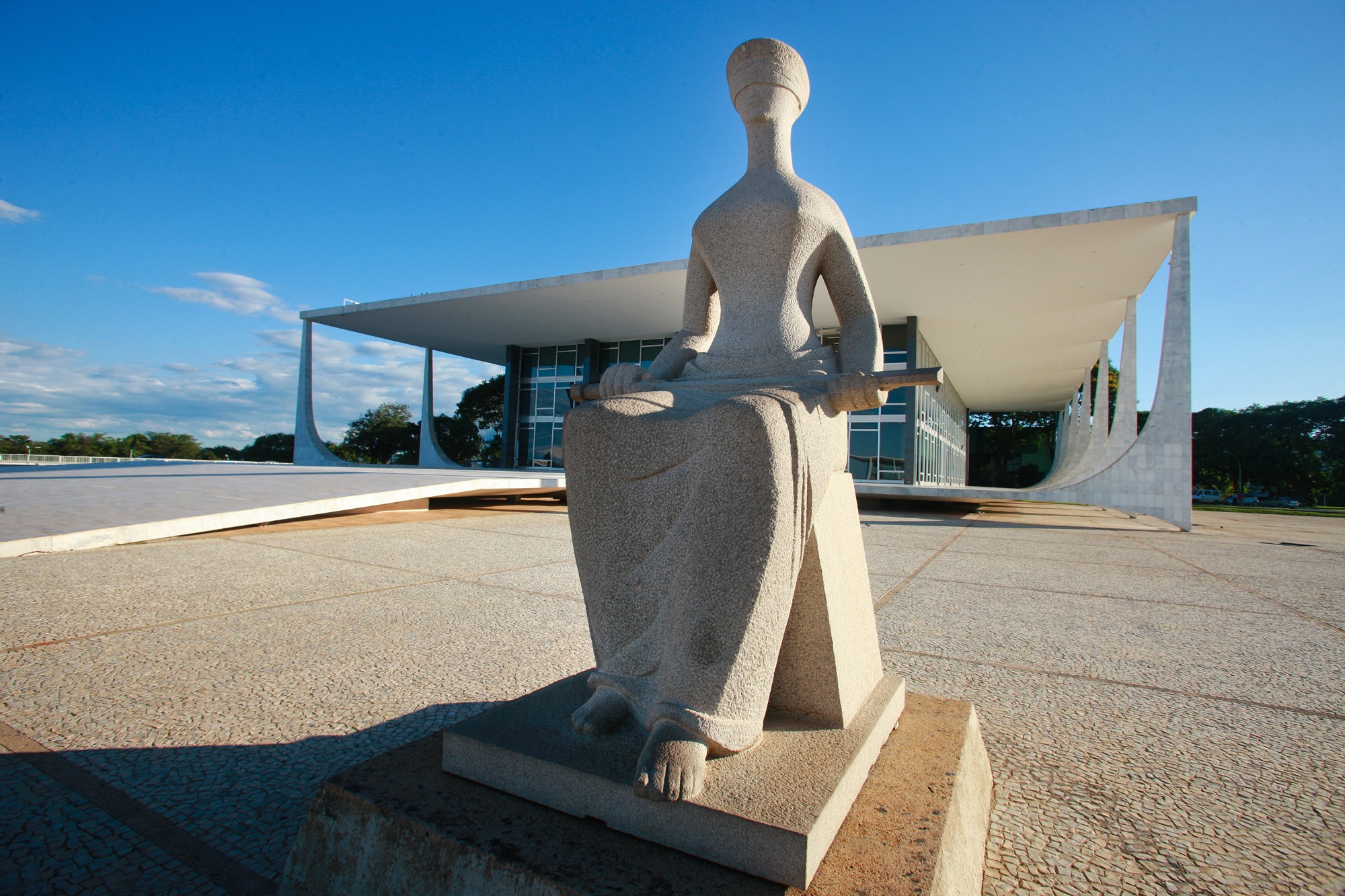 'Débora do Batom', presa no 8 de Janeiro, pede redução da pena após derrubada do veto da dosimetria