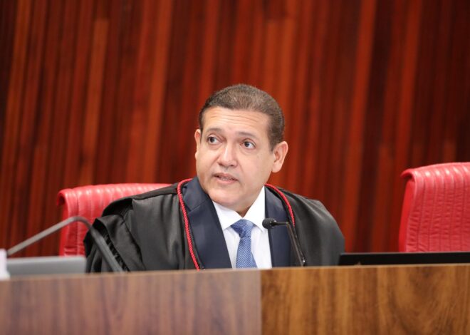 Nunes Marques assume presidência do TSE e diz que urnas eletrônicas são 'patrimônio institucional da democracia'