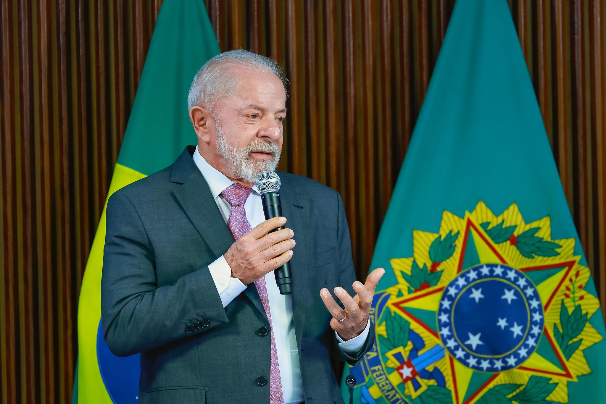 Lula determina apoio federal a autoridades de Pernambuco devido às chuvas fortes em Recife