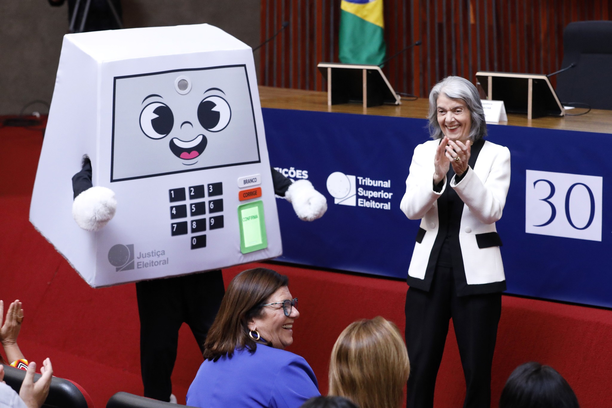 Mascote do TSE, Pilili vira alvo de nova onda de ataques às urnas eletrônicas