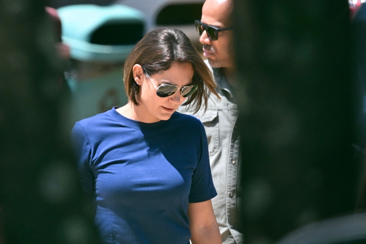 Michelle Bolsonaro desabafa sobre cuidados com o marido: 'Talvez eu não tenha um companheiro que um dia cuide de mim assim'