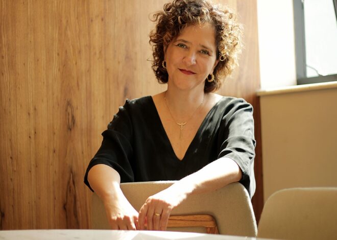 O fenômeno Carla Madeira, que domina as redes e divide leitores com seus livros: 'Literatura não é manual'