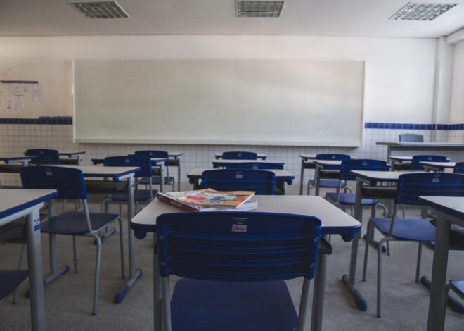 Congresso instala comissão sobre MP que eleva piso dos professores e muda cálculo para reajustes